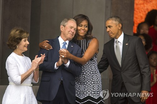 버락 오바마 대통령 부부와 조지 W. 부시(아들 부시) 전 대통령 부부