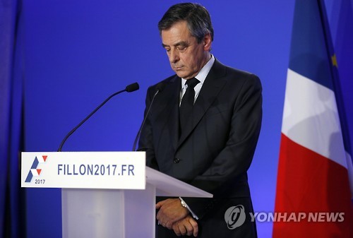 대국민 사과 기자회견 연 프랑스 공화당 대선 후보 프랑수아 피용