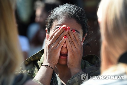 런던 그렌펠 타워 화재로 힘겨워하는 지역 주민