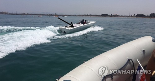 난민장사에 활용되는 고속정
