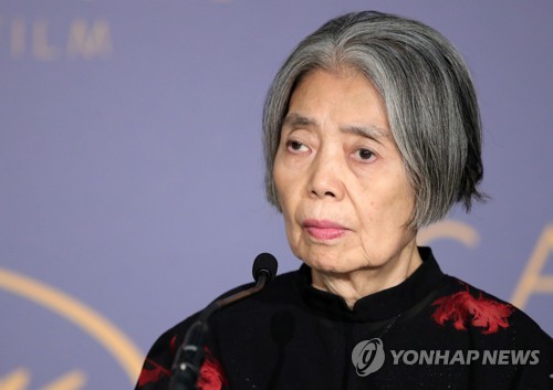 제71회 칸영화제 기자회견장의 기키 기린