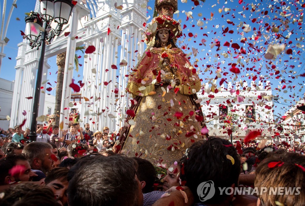 ′성모의 영광을 기리며′…스페인 엘 로시오 축제