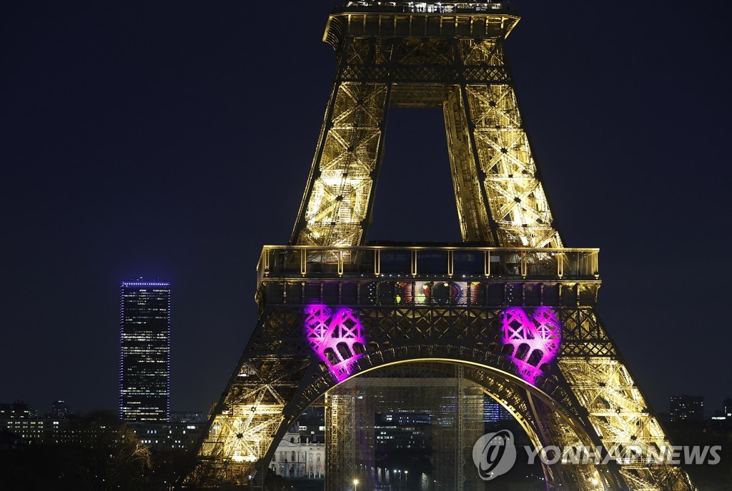 FRANCE PARIS EIFFEL TOWER VALENTINES DAY