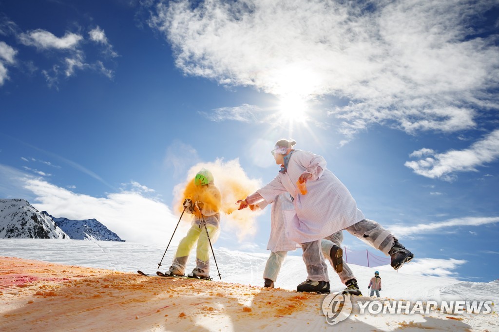 SWITZERLAND CRUIOSITIES SKI COLOR
