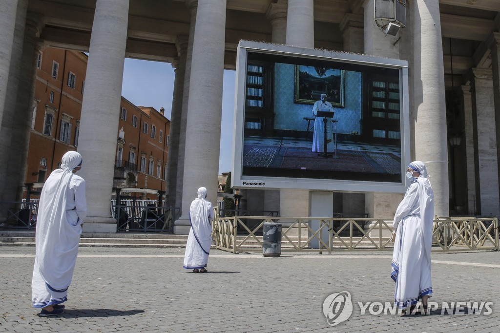 VATICAN POPE REGINA COELI PRAYER