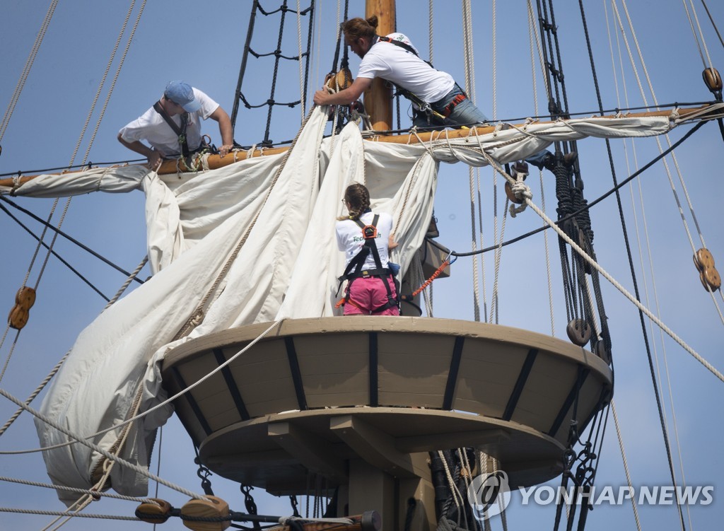 USA MAYFLOWER II RETURNS HOME