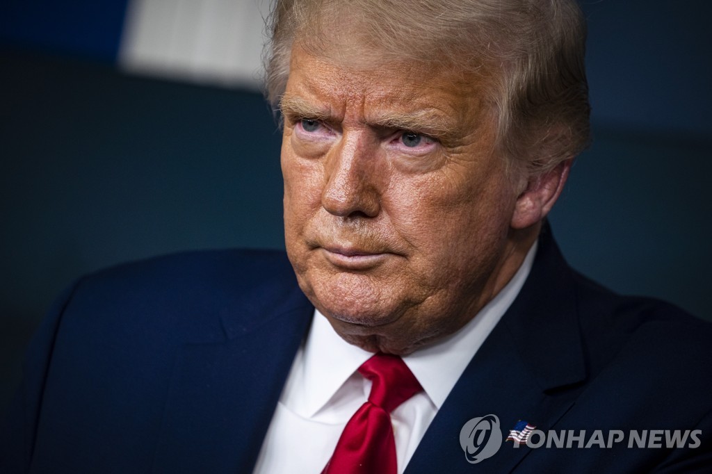 기자회견하는 도널드 트럼프 미국 대통령