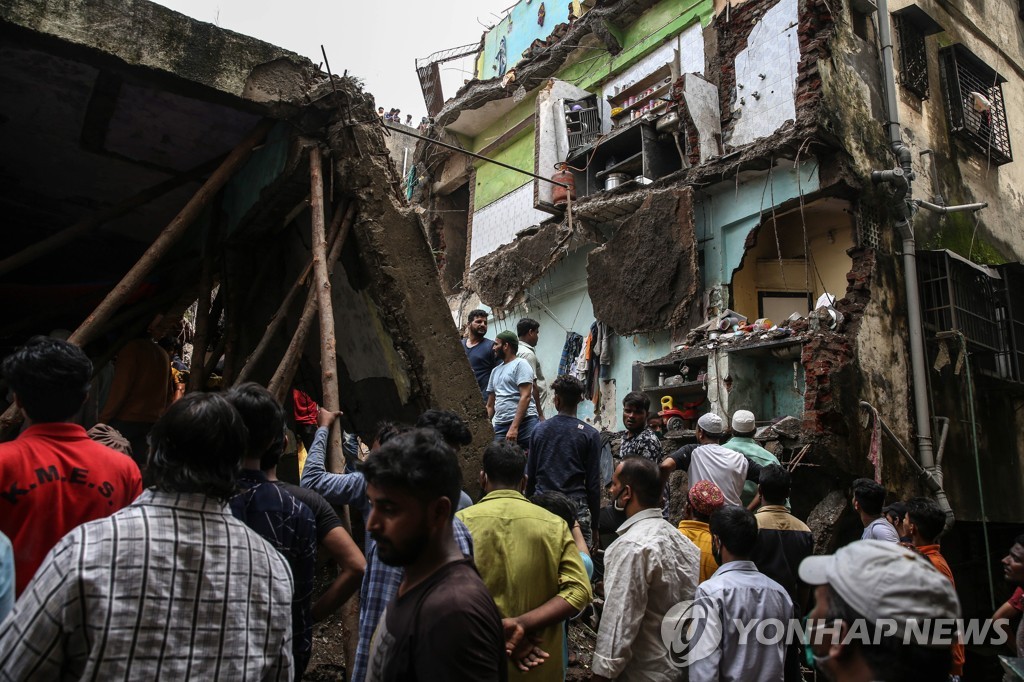 INDIA BUILDING COLLAPSE