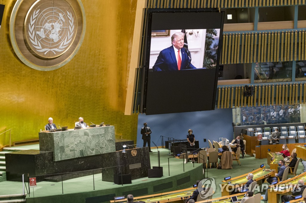 유엔 총회장에서 방영되는 도널드 트럼프 미국 대통령의 사전녹화 연설