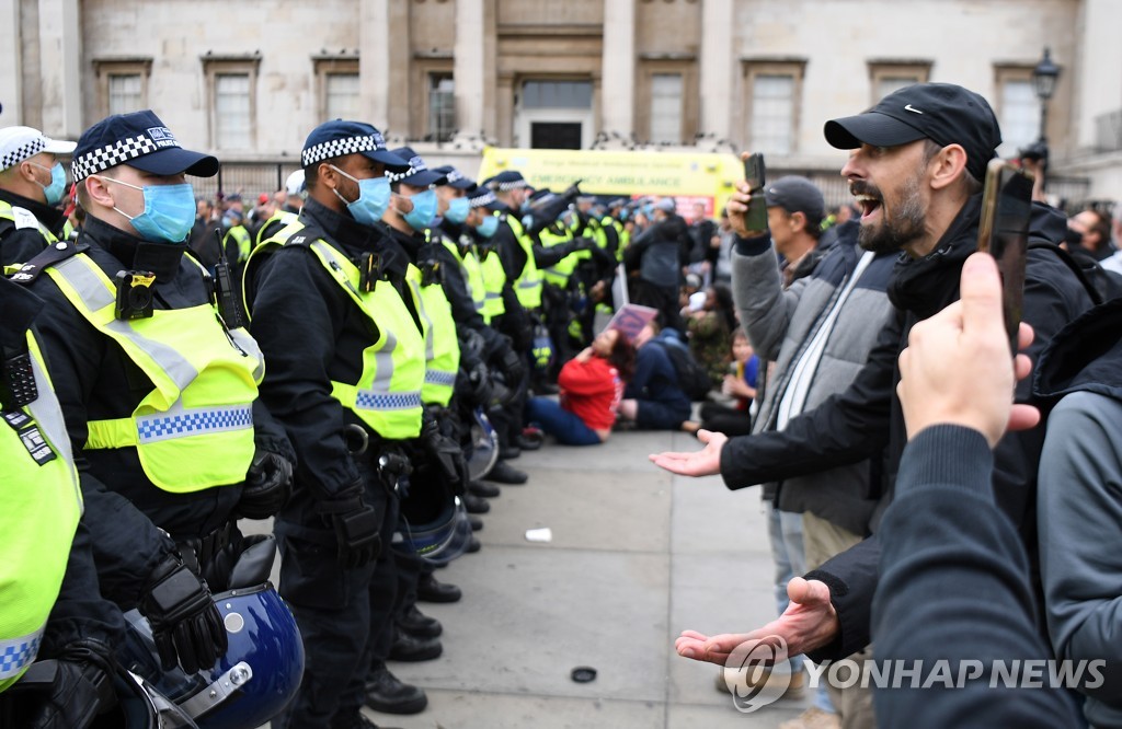 BRITAIN ANTI RESTRICTIONS PROTEST