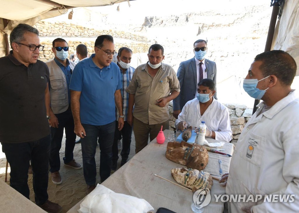 EGYPT ARCHAEOLOGY SAQQARA BURIAL SHAFT DISCOVERY