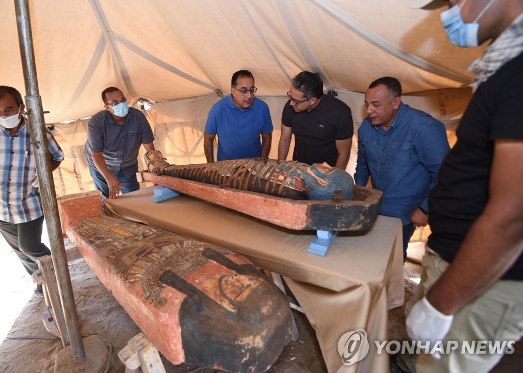 EGYPT ARCHAEOLOGY SAQQARA BURIAL SHAFT DISCOVERY