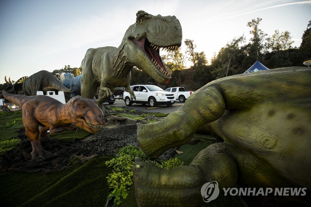 USA JURASSIC QUEST DRIVE THRU