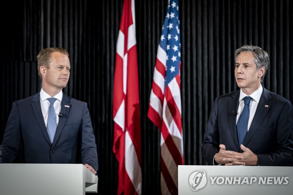 기자회견 하는 에베 코포트 덴마크 외무장관(왼쪽)과 토니 블링컨 미국 국무장관(오른쪽)[EPA=연합뉴스]