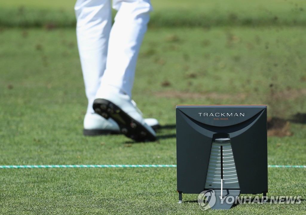 골프에서 타구 궤적 추적용으로 사용된 트랙맨 시스템