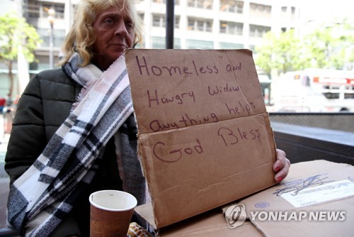 미국 샌프란시스코에서 구걸하는 노숙자