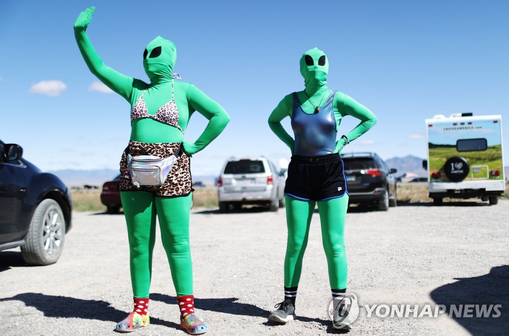 US-REVELLERS-DESCEND-ON-NEVADA-DESERT-FOR-"STORM-AREA-51"-GATHER