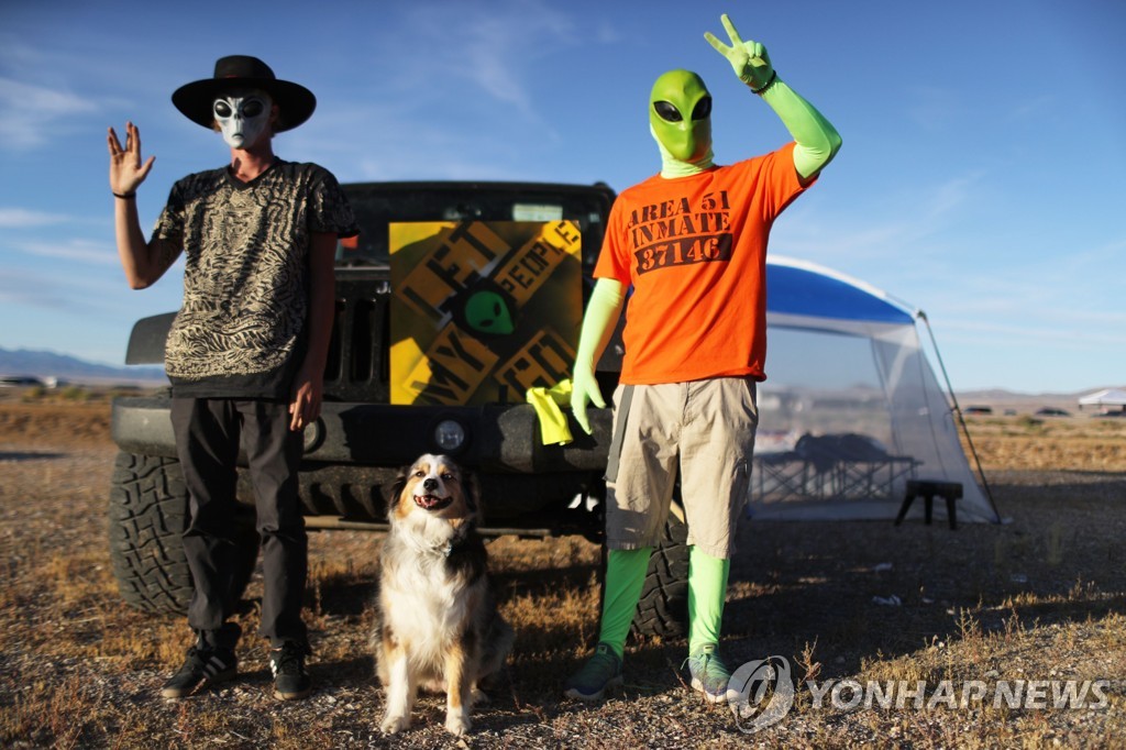 US-REVELLERS-DESCEND-ON-NEVADA-DESERT-FOR-"STORM-AREA-51"-GATHER