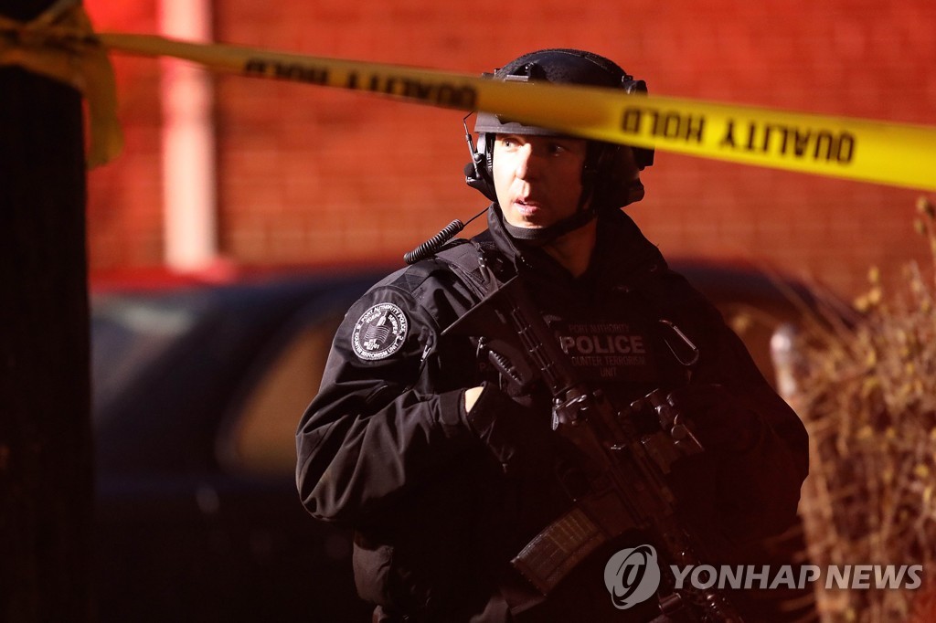 US-SHOOTOUT-AND-STANDOFF-WITH-TWO-GUNMAN-IN-JERSEY-CITY-LEAVES-M
