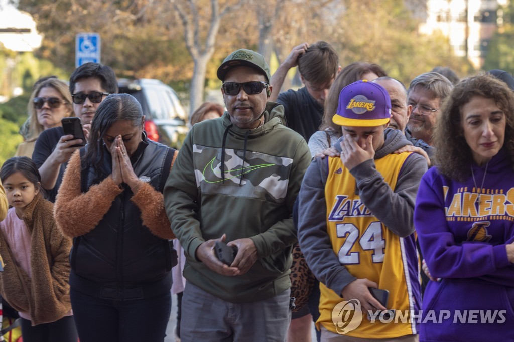 US-KOBE-BRYANT-REPORTEDLY-KILLED-IN-HELICOPTER-CRASH-IN-CALABASA