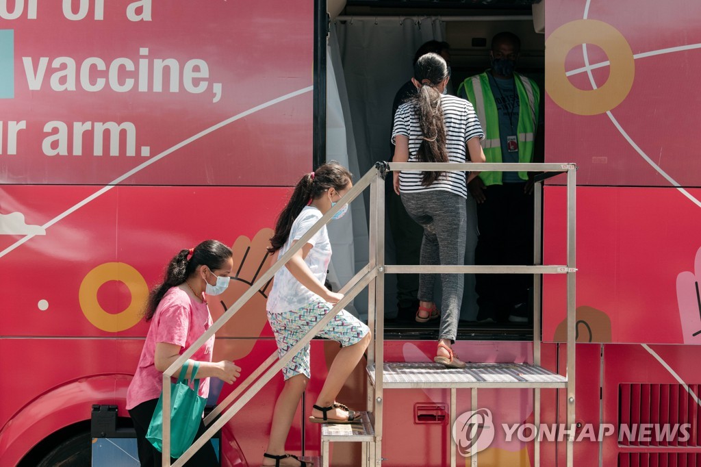 [AFP=연합뉴스 자료사진] 뉴욕의 백신 접종 차량