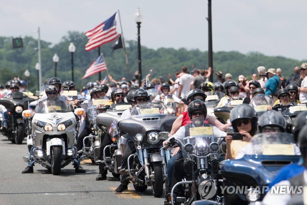 ′수천대의 오토바이가 도심에′…美 메모리얼데이 맞이 ′롤링선더′ 행사