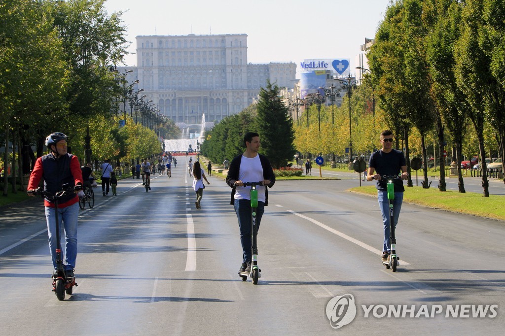 ROMANIA-BUCHAREST-CAR-FREE DAY