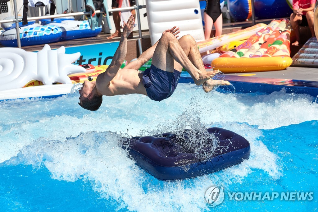 AUSTRIA-VIENNA-AIR MATTRESS-SURFING