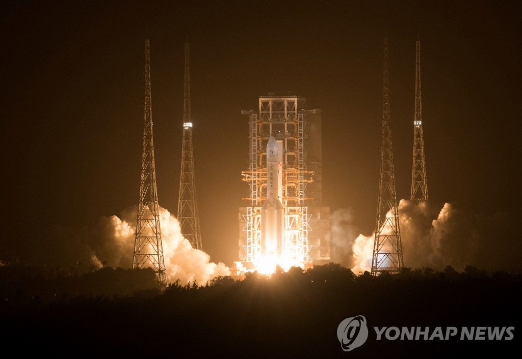 중국, '달 샘플 채취후 복귀임무' 창어 5호 발사 성공