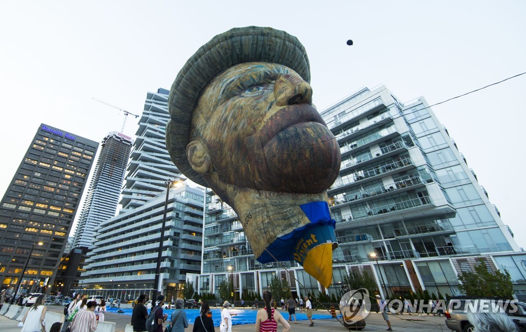 CANADA-TORONTO-VAN GOGH-HEAD-SHAPED-BALLOON