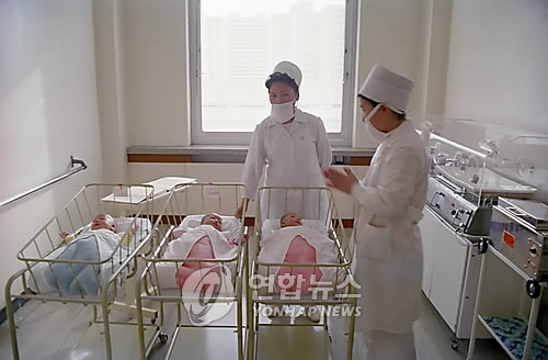 북한 평양산원의 신생아실 [연합뉴스 자료사진[
