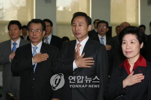 국민의례 하는 이 당선인