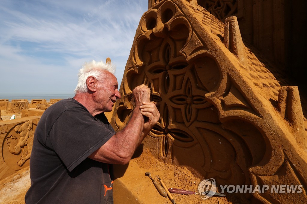 BELGIUM-ART/SAND SCULPTURES