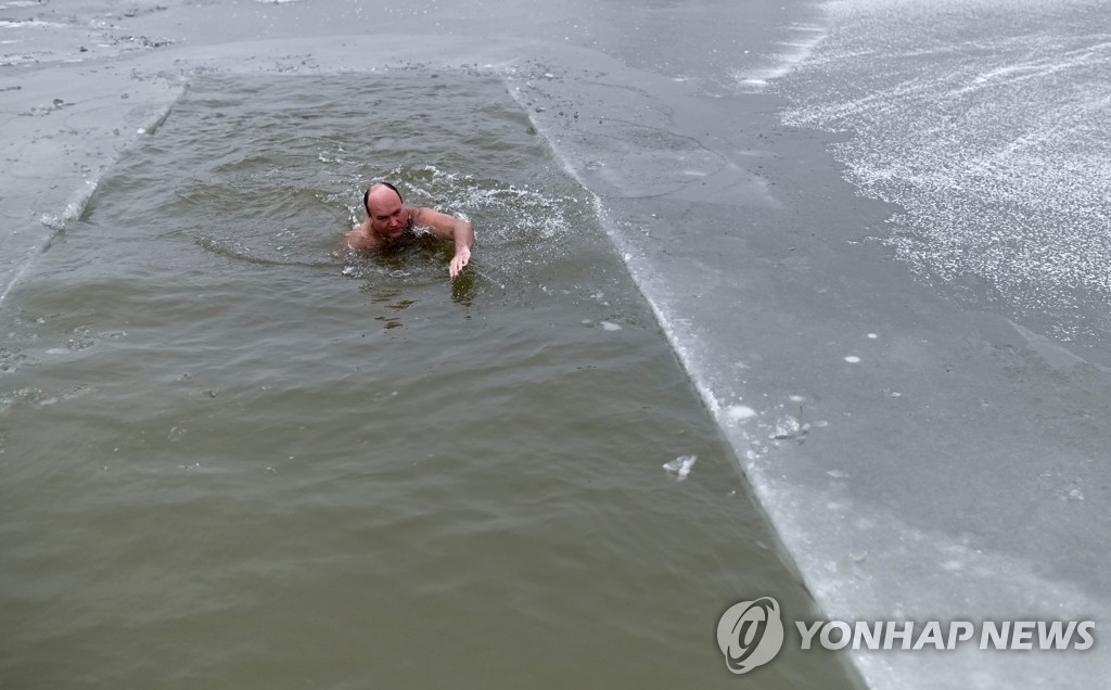 RUSSIA-ICE SWIMMING/