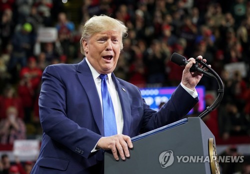 위스콘신주 밀워키 유세장에서 발언하는 도널드 트럼프 미국 대통령