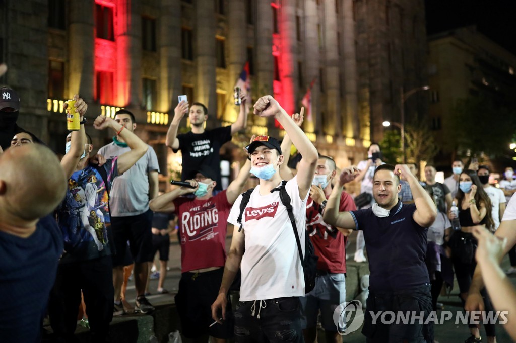HEALTH-CORONAVIRUS/SERBIA-PROTESTS
