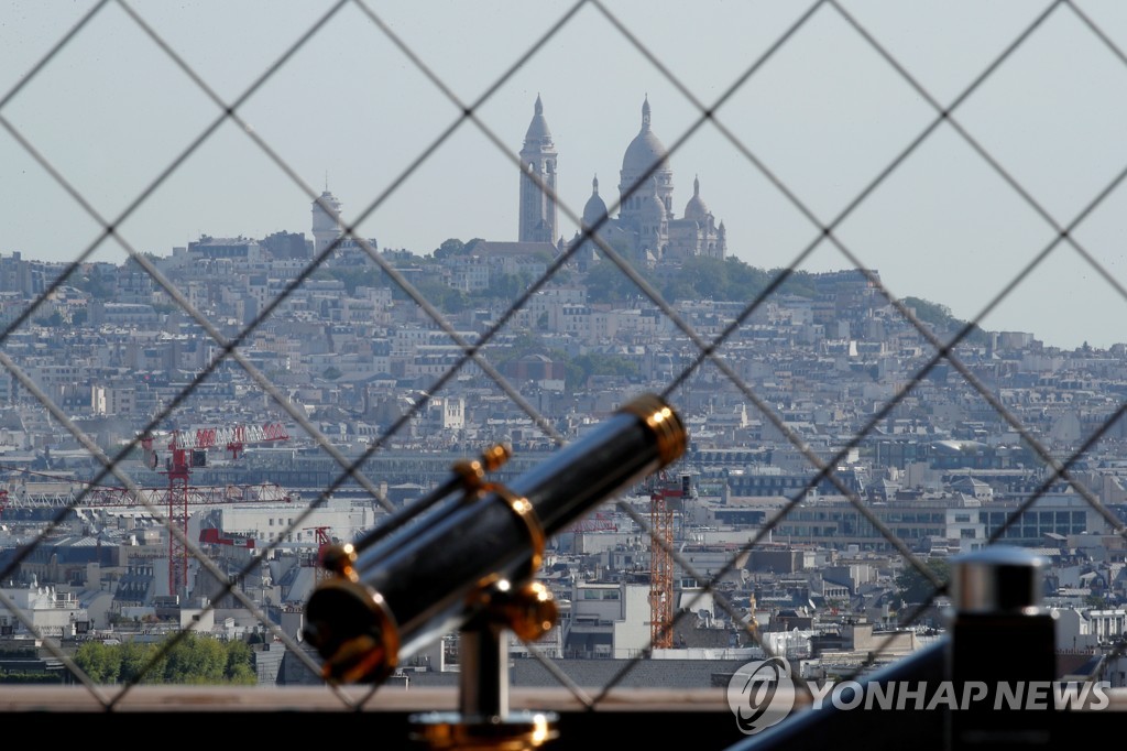 파리 에펠탑에서 바라본 몽마르트르 언덕의 사크레쾨르 대성당 [로이터=연합뉴스 자료사진]