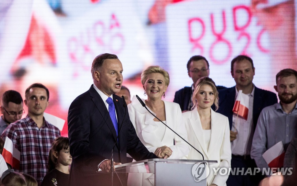 재선 성공 두다 폴란드 대통령…우파 민족주의 집권세력 동반자