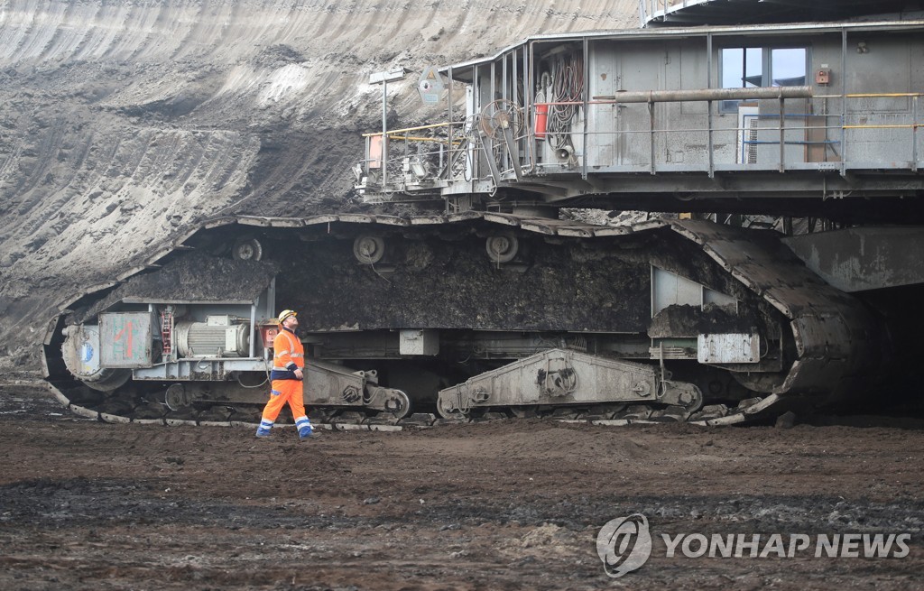 GERMANY-COAL/EXCAVATOR