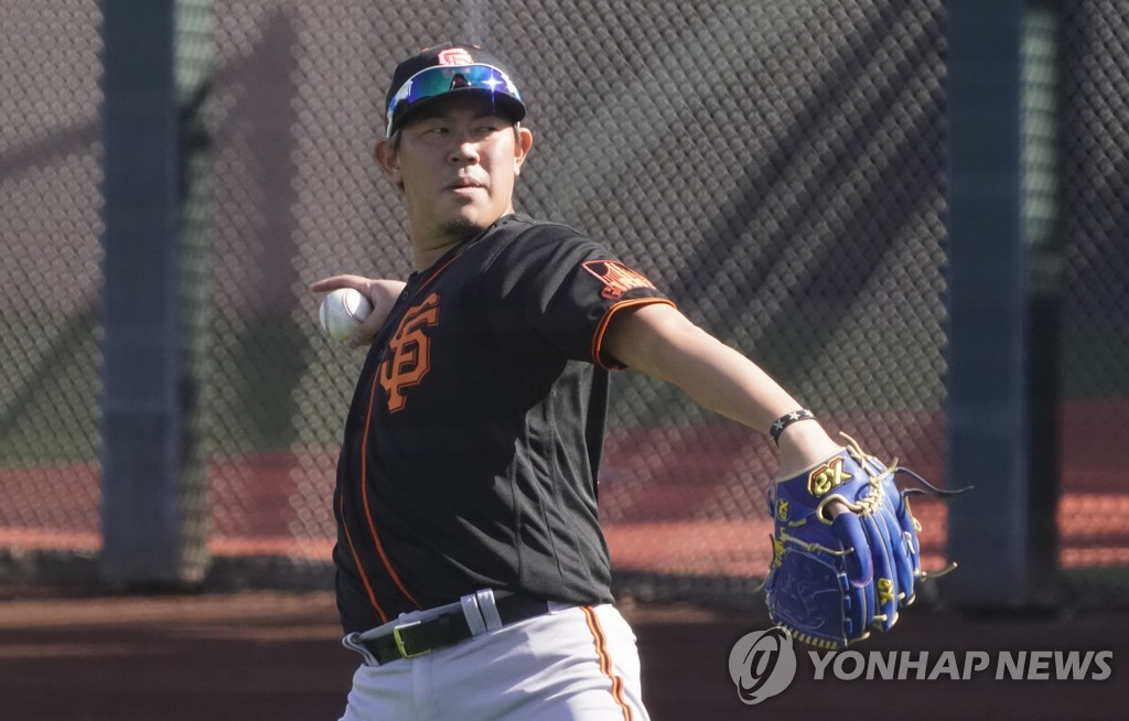캐치볼하는 야마구치 순