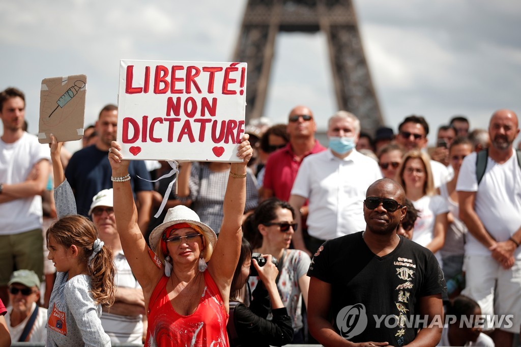 HEALTH-CORONAVIRUS/FRANCE-PROTEST