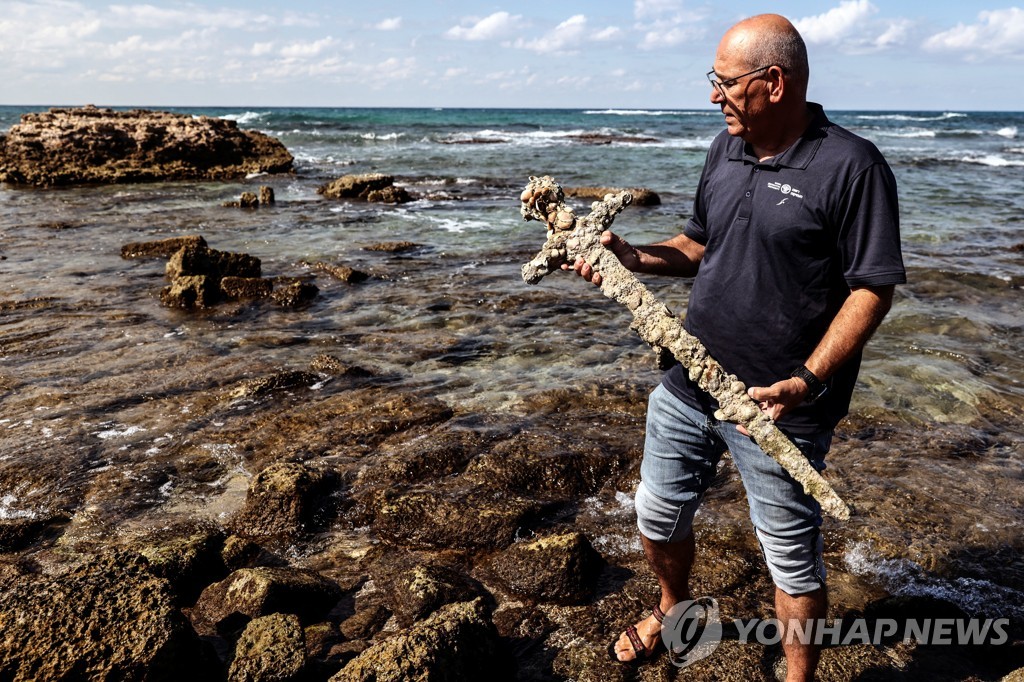 ARCHAEOLOGY-ISRAEL/SWORD