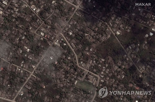 화산재가 뒤덮인 통가 위성사진
