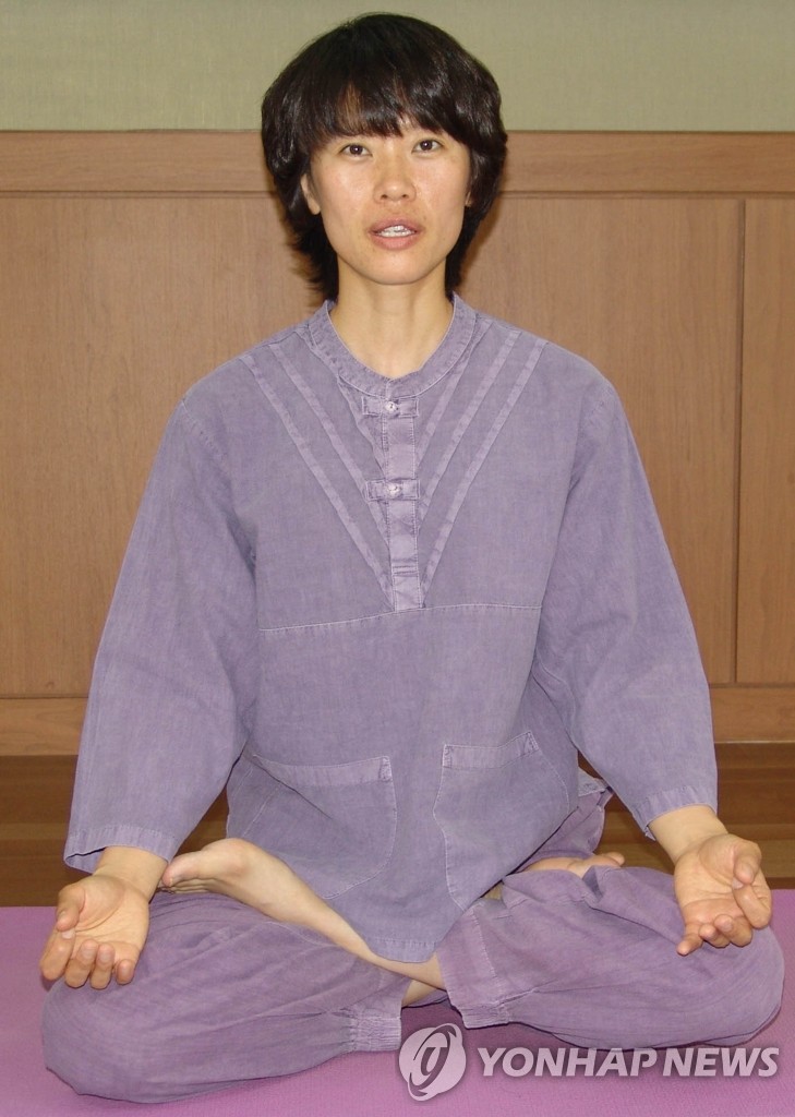 <사람들>특전사 여군출신 요가강사 최영회씨