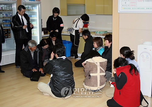 침통한 일본인 피해가족들