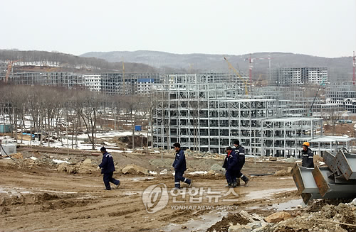 러시아 건설현장의 북한 노동자<<연합뉴스 자료사진>>