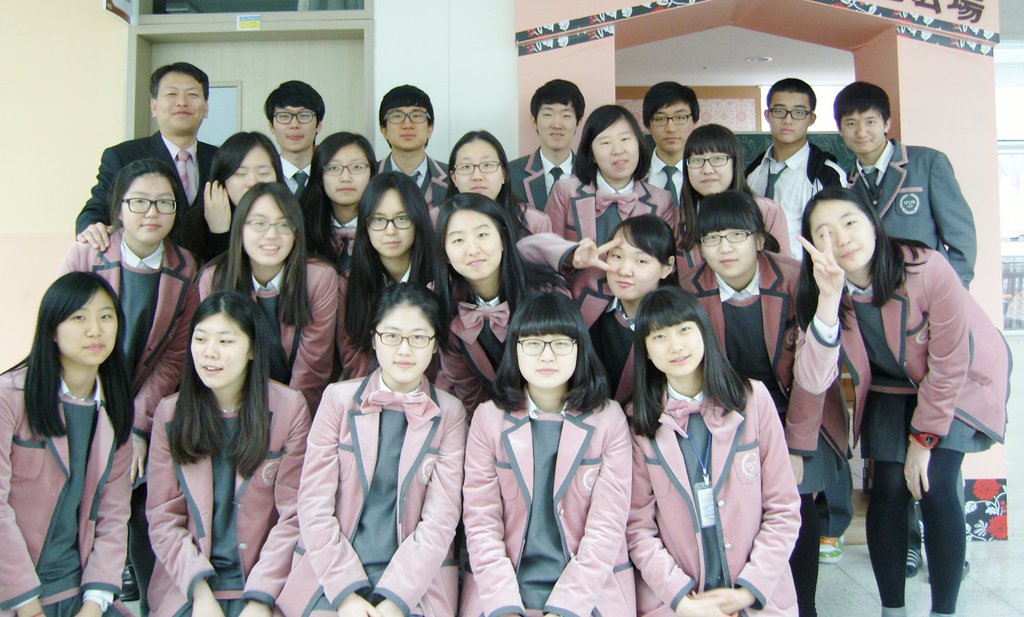 학교생활 체험기 펴낸 충남외고 학생들