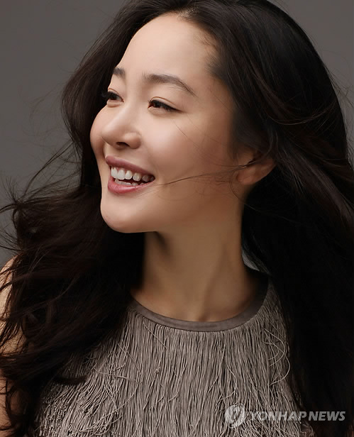 제16회 부산국제영화제 개막식 사회자 엄지원