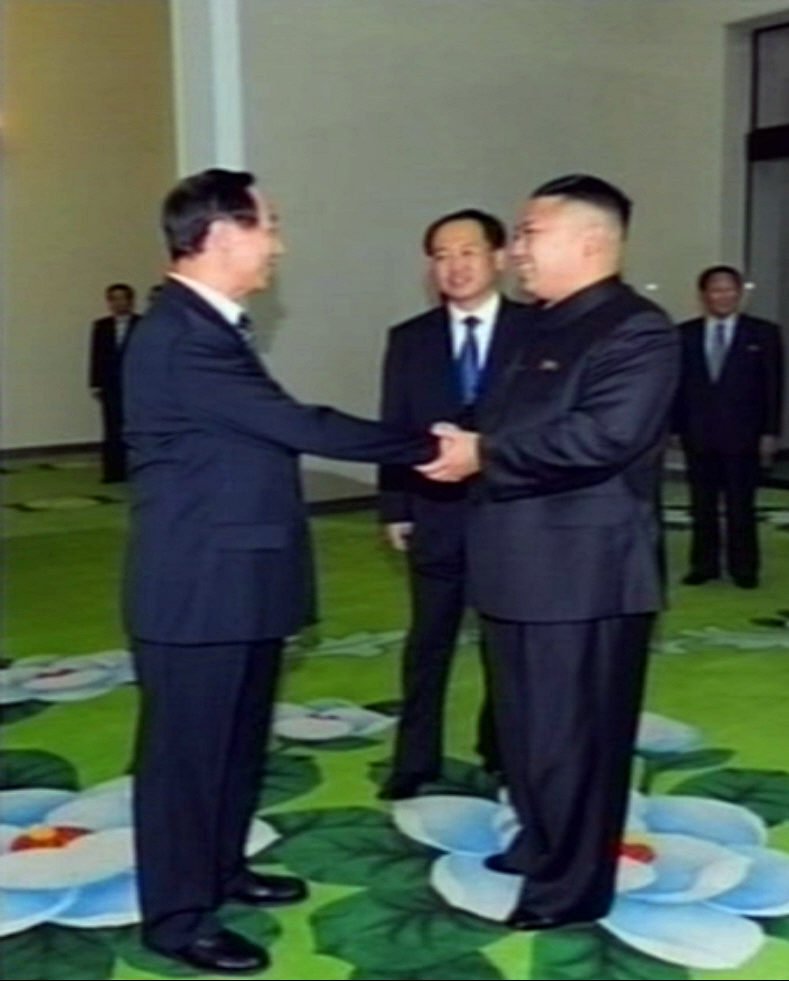 김정은, 중국 왕자루이와 악수