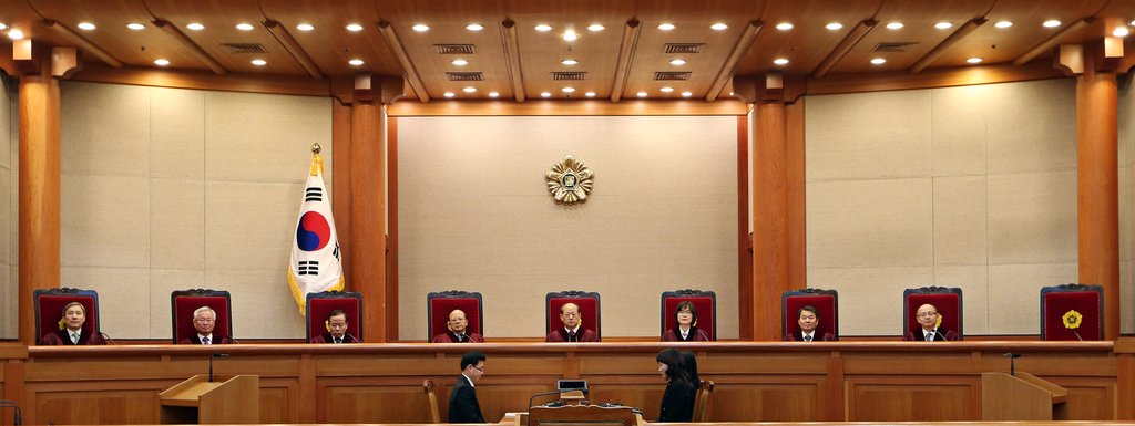 헌법재판소 재판관 9명의 평균 재산은 17억900만원으로 나타났다. 사진은 선고를 진행중인 헌법재판관들의 모습. (연합뉴스 DB)